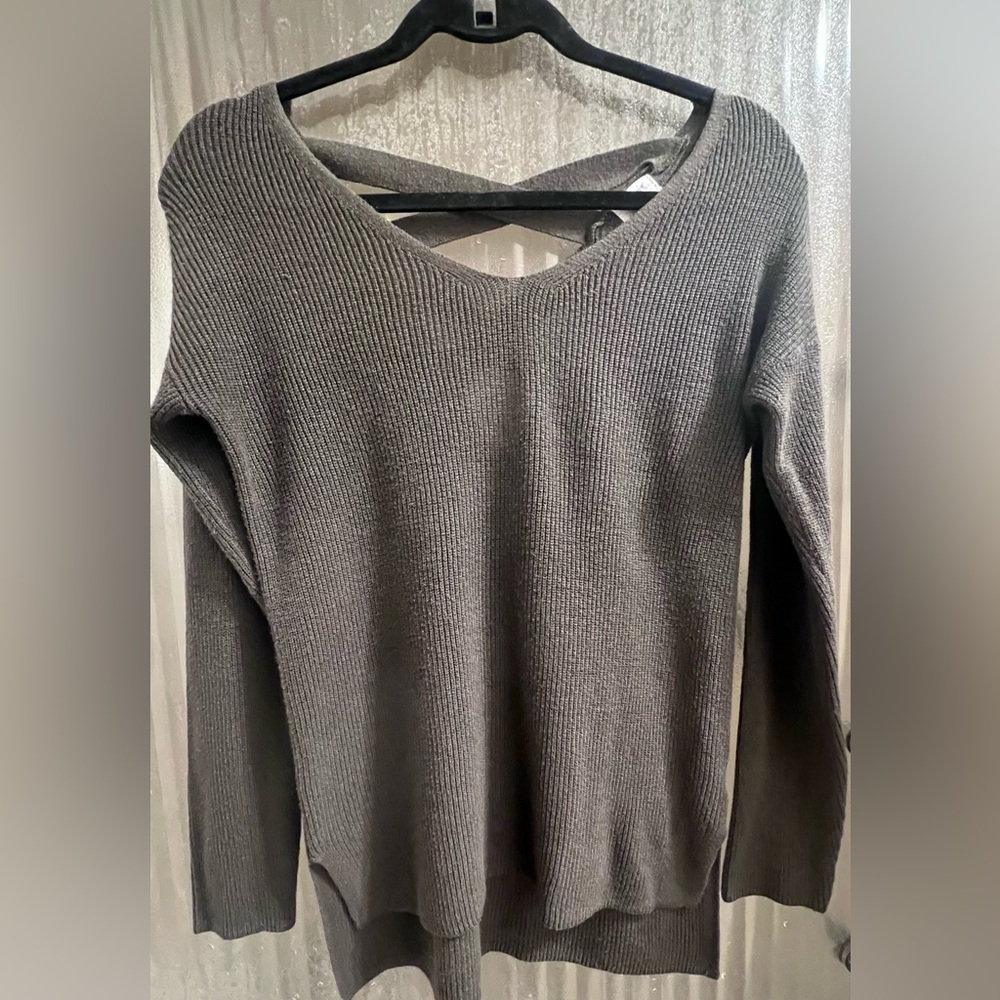 HIPPIE ROSE JUNIOR SWEATER. SIZE SMALL
